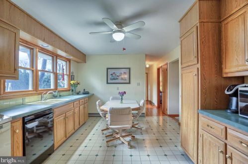 208 Garland Dr, Carlisle PA  17013-4271 exterior