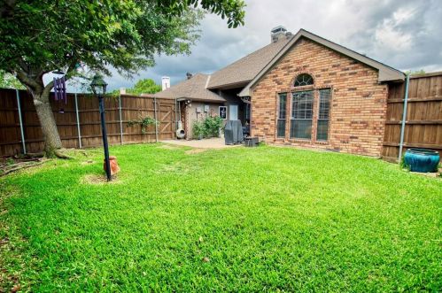 4020 Virginia Pne Dr, Carrollton TX 75007-1050 exterior