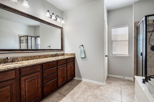 4285 Indian Run Dr, Carrollton TX 75010-3297 exterior