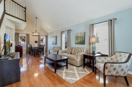 398 Vermont Dr, Elk Grove Vlg, IL 60007-2784
