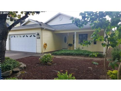 3367 4th St, Hubbard, OR 97032-9690
