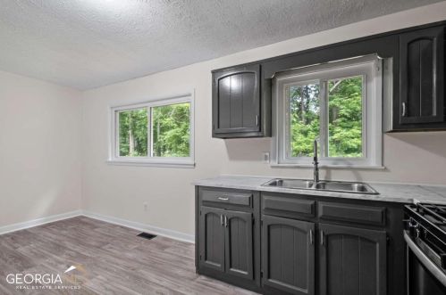 4652 Edwina Ln, Atlanta GA  30331-6802 exterior