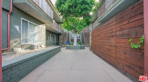 5027 Buffalo Ave, Van Nuys, CA 91423-1413