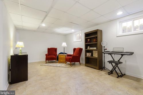 6705 Little Ann Ct, Springfield VA  22152-2629 exterior