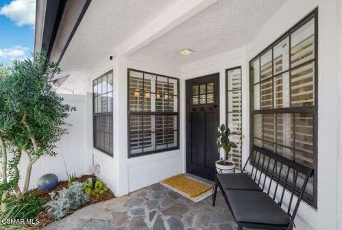 6641 Oak Forest Dr, Calabasas, CA 91377-3832