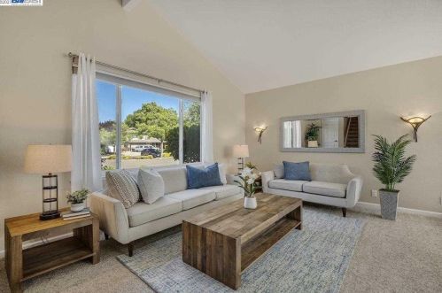 3263 Runnymede Ct, Pleasanton, CA 94588-3543