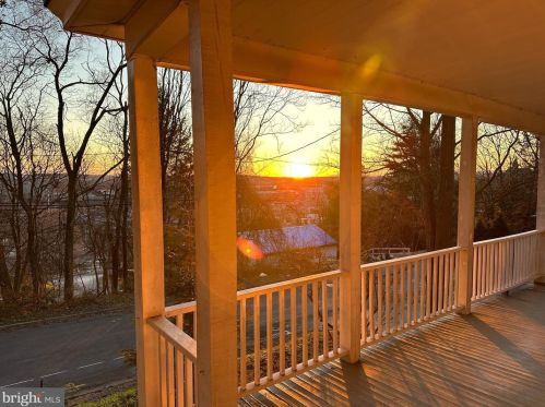 241 4th St, Harrisburg, PA 17113-2458