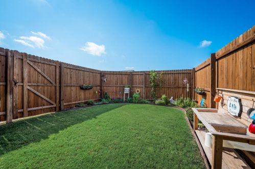 5845 Dew Plant Way, Fort Worth TX  76123-5021 exterior