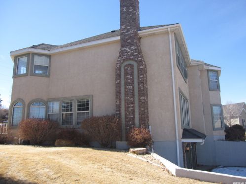875 Canyon View Dr, Roosevelt, UT 84066-2223
