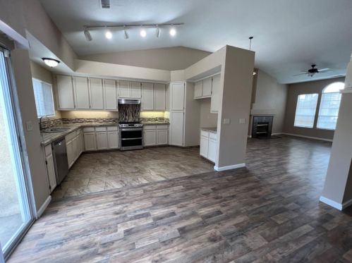 2108 Sunny Park Dr, Modesto, CA 95355-9714