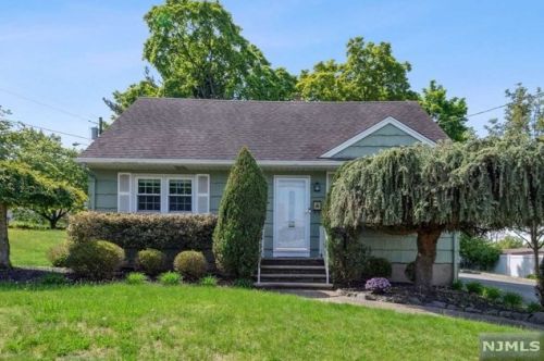 7 Medford Rd, Dumont, NJ 07628-1115