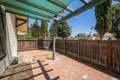 5292 Magnolia Ave, Riverside CA  92506-1248 exterior