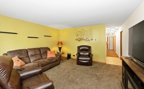 15208 Oxford Dr, Oak Forest, IL 60452-2006