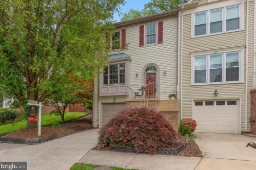 8315 Ridge Crossing Ln, Springfield, VA 22152-3563