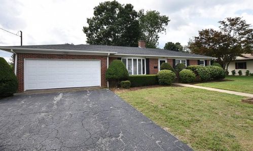 16 Di Ponte Dr, Providence, RI 02919-2240