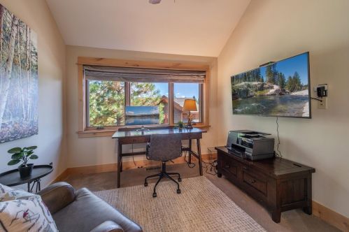 10240 Valmont Trl, Truckee CA  96161-2072 exterior