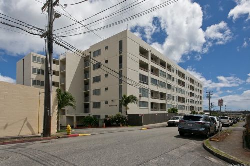 1555 Pohaku St, Honolulu HI  96817-2852 exterior