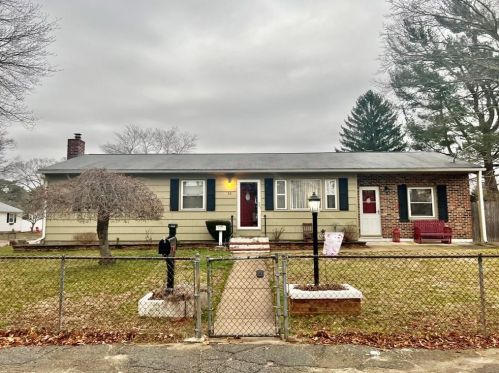 32 Lydia Rd, Coventry, RI 02816-6057
