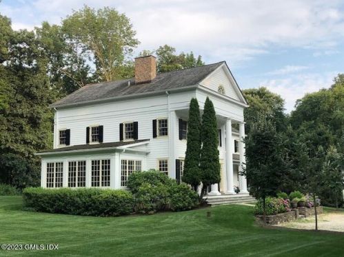 37 Porchuck Rd, Greenwich CT  06831-2633 exterior