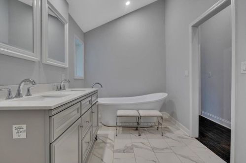 1320 Heatherland Dr, Atlanta GA  30331-7406 exterior