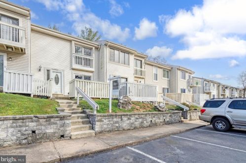 12827 Cara Dr, Woodbridge, VA 22192-2731