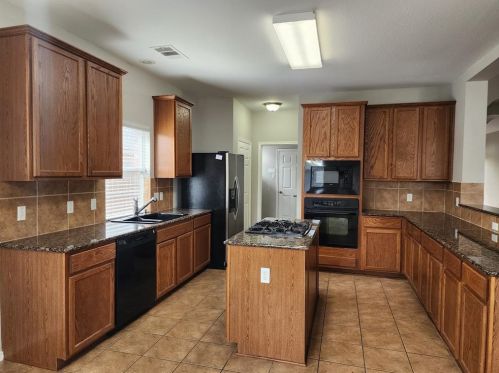 11621 Glen Knoll Dr, Webberville TX  78653-3890 exterior