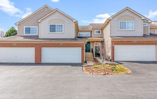3608 Roanoke Ave, Carpentersville, IL 60110-3610