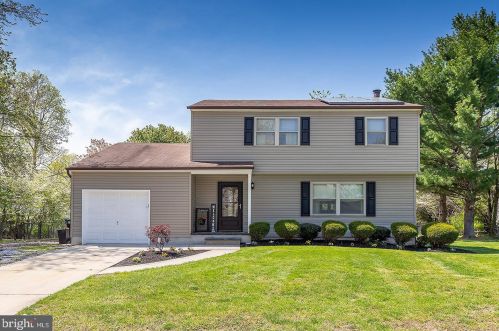 27 Mills Dr, Waterford, NJ 08089-2441