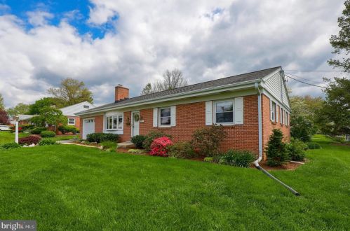 1631 Sunset Ave, Lancaster PA  17601-4355 exterior