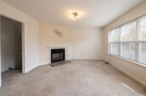 14 Greenview Ter, Middletown CT  06457-8738 exterior
