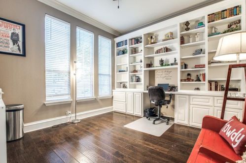 2561 Grn Oak Dr, Carrollton TX 75010-4221 exterior