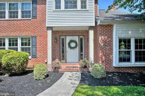 1211 Stratford Dr, Carlisle, PA 17013-3569