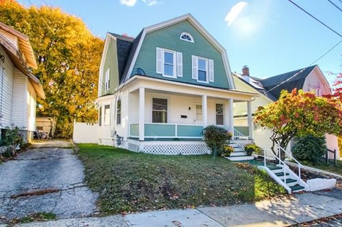 4 Oakland Ave, Waterbury, CT 06710-1438