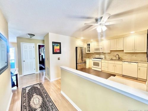 415 Foxboro Dr, Norwalk, CT 06851-1156