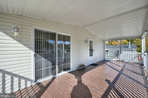 104 Dovefield Dr, Lancaster PA  17603-4683 exterior