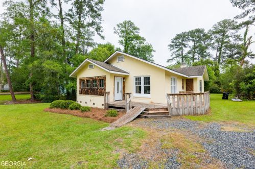 1401 Iola Dr, Valdosta, GA 31602-3834