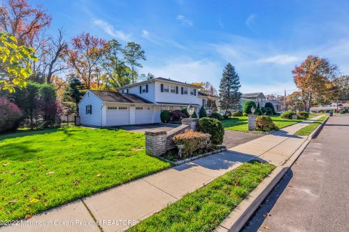 4 Judith Ct, Tinton Falls NJ  07712-4136 exterior