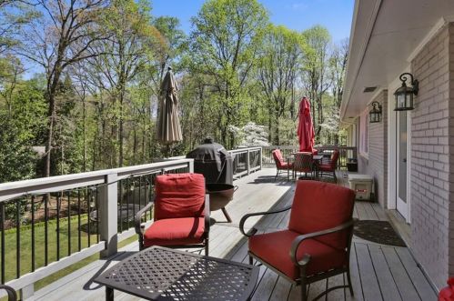 284 Elden Dr, Atlanta GA  30342-2030 exterior