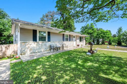 210 Seneca Trl, Browns Mills, NJ 08015-6322
