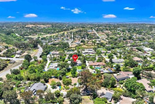 1156 Sugarbush Dr, Vista CA 92084-7464 exterior