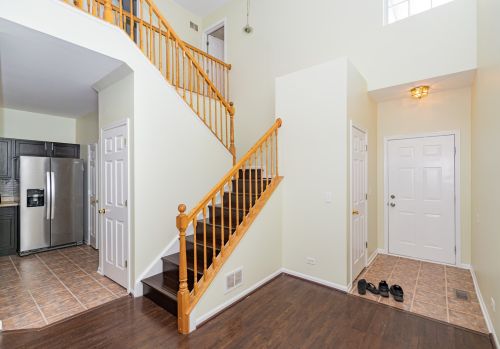 329 Southwicke Dr, Streamwood, IL 60107-3378