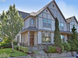 4820 Vincola Ter, Portland, OR 97229-1136