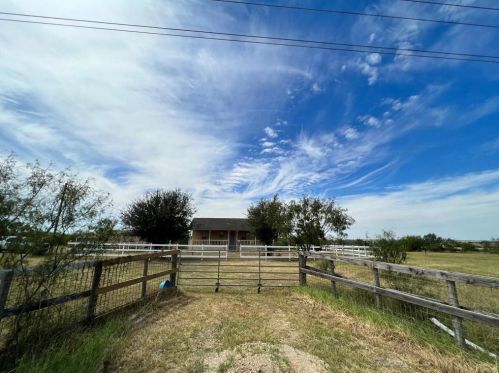 6521 Fm 792, Kenedy, TX 78119-6267