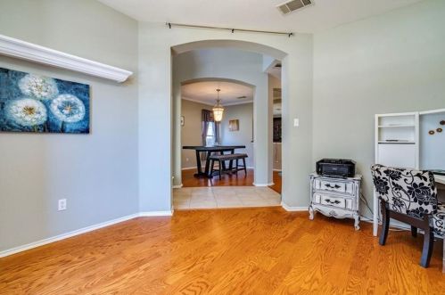 132 Trinity Dr, Uhland TX 78640-4330 exterior