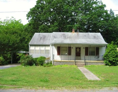8 Mansion Dr, Clarksville, VA 23927-9018