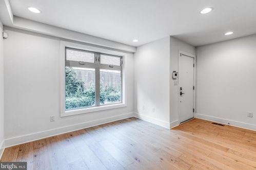 144 Front St, Philadelphia PA  19106-0020 exterior