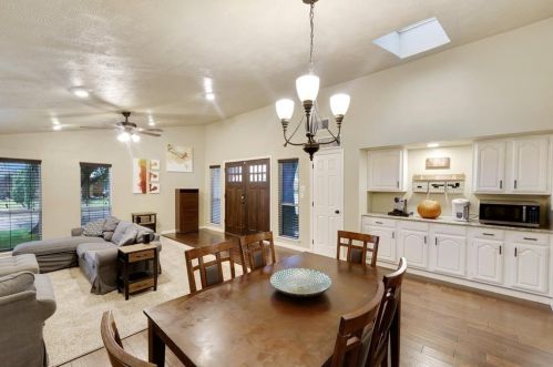 2017 Jennifer Ct, Carrollton TX 75007-3528 exterior