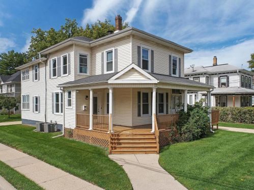 403 Madison St, Bull Valley, IL 60098-3330