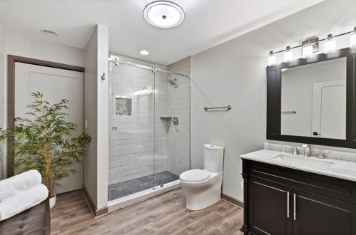 800 Lake Summit Dr, Atlanta GA  30342-1975 exterior