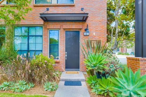 511 Maple Ave, Orange, CA 92866-1107